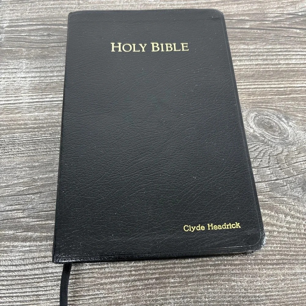 Holy Bible NKJV New King James Version Bonded Leather Black Nelson Thinline